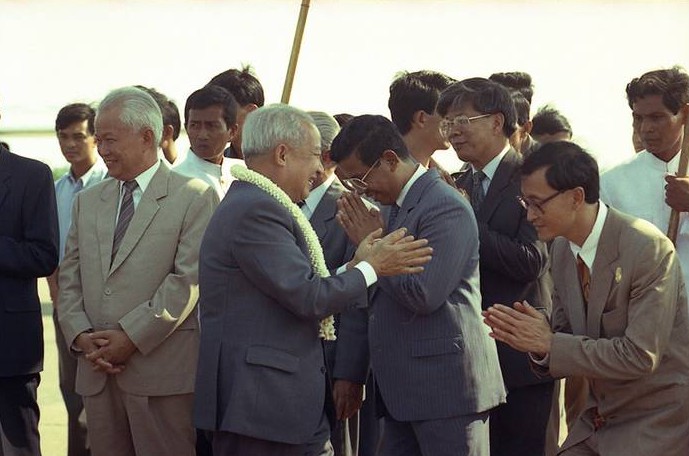 Sihanouk-greets-politic-001_web